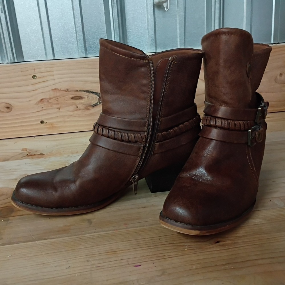 Baretraps Boots Womens 8.5M Winsom Brown Bootie Western Ankle Chunky Heel Rare